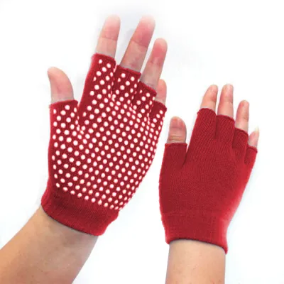 SARUNG TANGAN & MANSET Sarung Tangan Yoga Anti Slip Fitness Gloves Merah Cabe 1 sarung_tangan_yoga_mc1