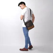 TAS SELEMPANG KECIL Elfs Tas Selempang Kecil Cordura Suede Sling Bag Coklat Tua