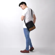 TAS SELEMPANG KECIL Elfs Tas Selempang Kecil Cordura Suede Sling Bag Hitam